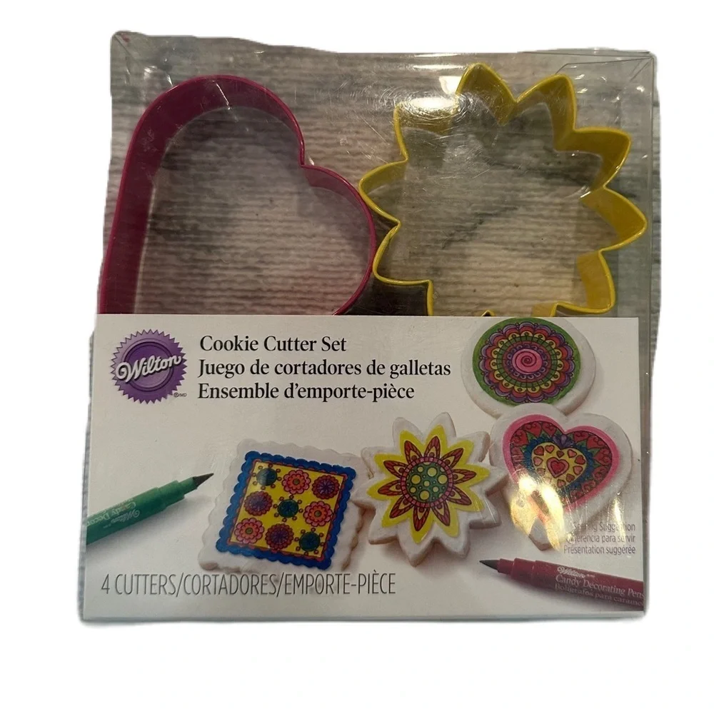 Wilton 4 Piece‎ Cookie Cutter Set Heart Flower Circle Wavy (Square)